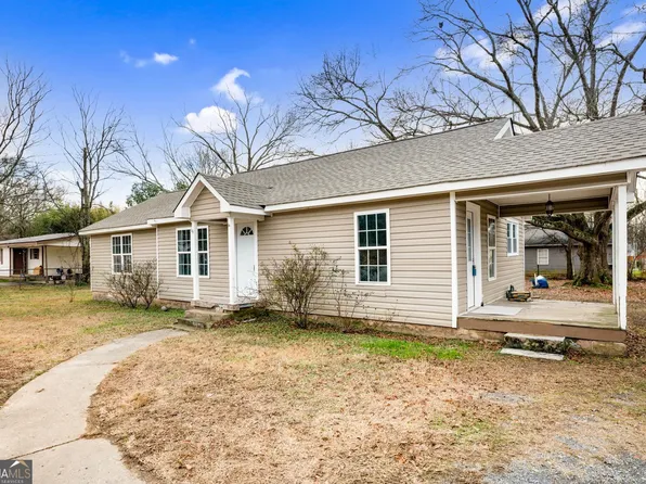 323 Peters St, Calhoun, GA 30701
