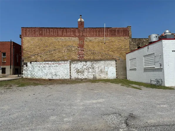 106 W Broadway Ave, Sulphur, OK 73086
