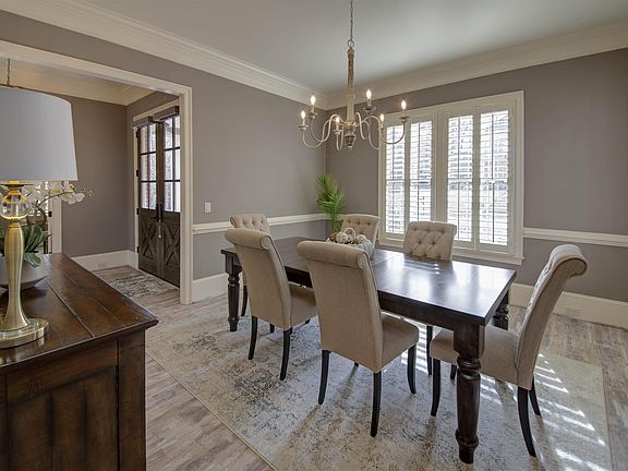 5th image of 709 Heritage Park Ln