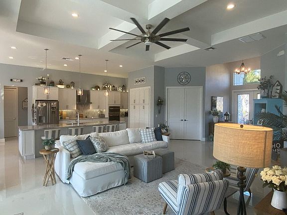 3rd image of 454 SW Vista Lake Drive