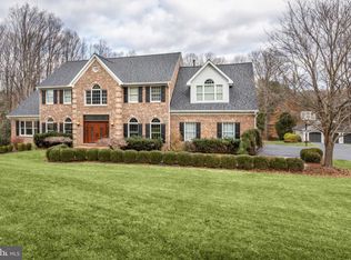 9824 Beach Mill Rd, Great Falls, VA 22066