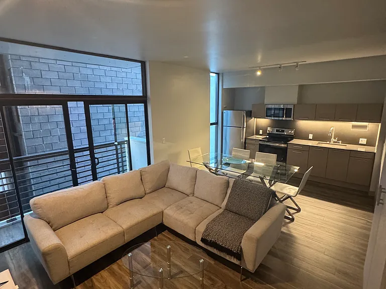 1929 Columbia St #302 — Photo 3