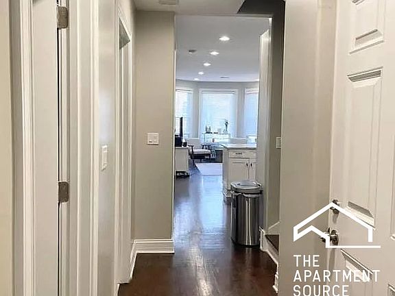 5th image of 2730 N Wilton Ave #2