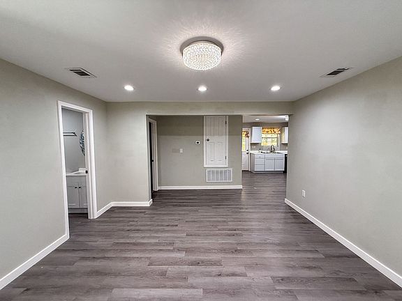 3rd image of 5714 Sunbeam St