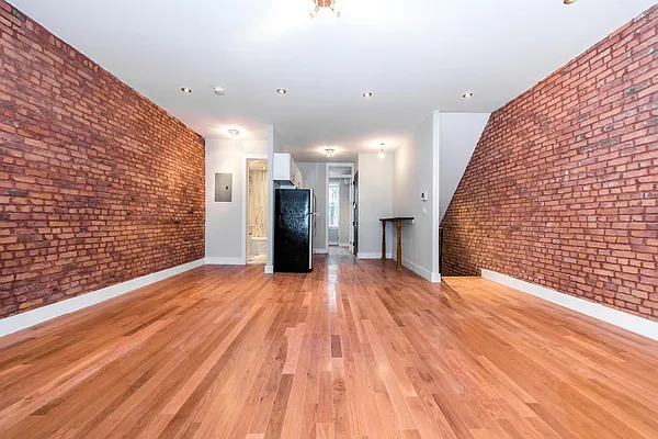 Rented by Nooklyn NYC LLC | media 27