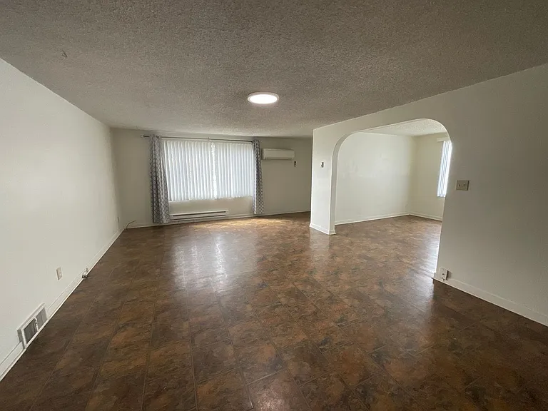 2084 Main St — Photo 4