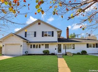 6 Virginia Rd, Syosset, NY 11791