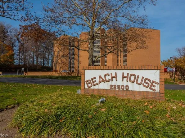 22500 Lake Rd APT 201, Rocky River, OH 44116