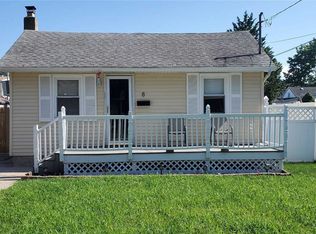 8 Dunkirk St, Deer Park, NY 11729