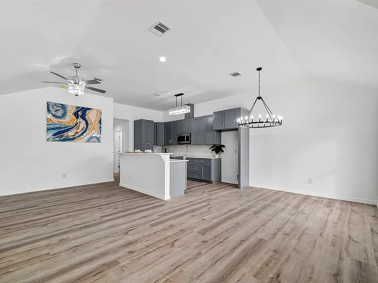 7725 Hoffman St #B — Photo 28