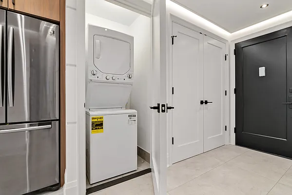 Rented by Halvatzis Realty | media 14