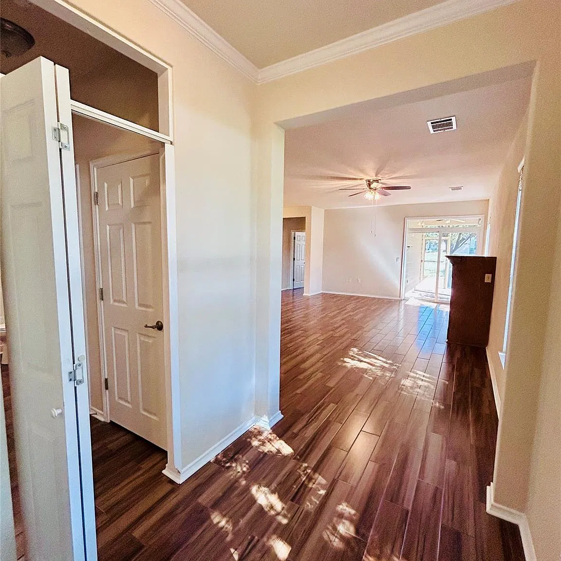 2 bed, 2.0 bath, 1397 sqft, $1,875 — Photo 2