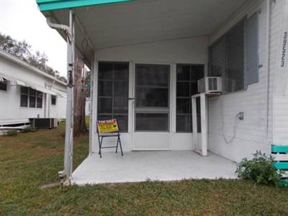3rd image of 39523 Rosebush Ln