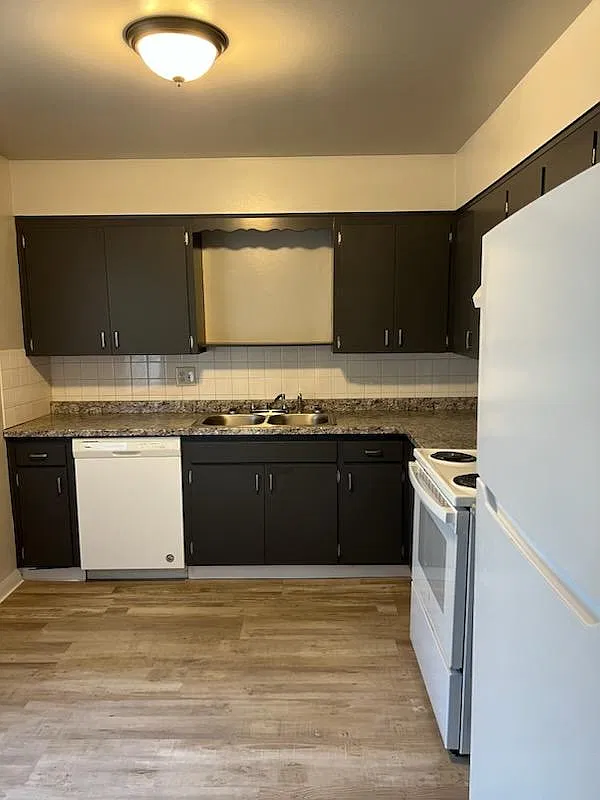2 bed, $975 — Photo 1