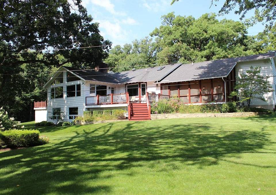 1st image of 7 Oak Park Dr