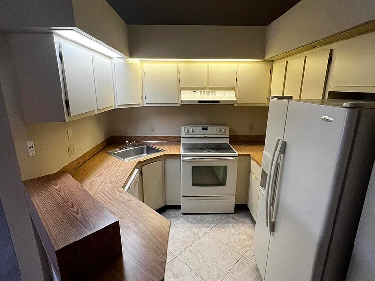 4215 S 57th Ave #E — Photo 13