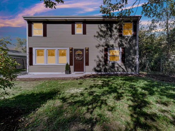 363 Pinewood Dr, Valparaiso, IN 46385