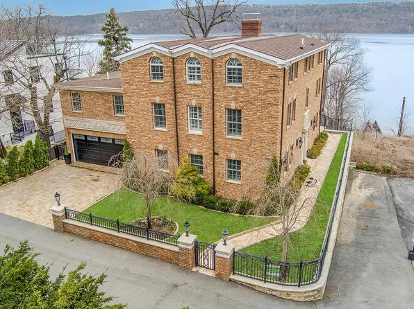 3061 Scenic Pl, Bronx, NY 10463