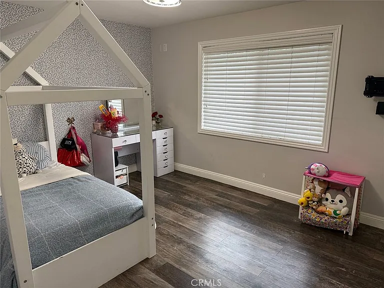 1530 Robin Way — Photo 8