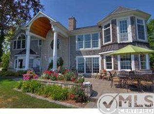 19485 Lighthouse Point, Grosse Ile, MI 48138