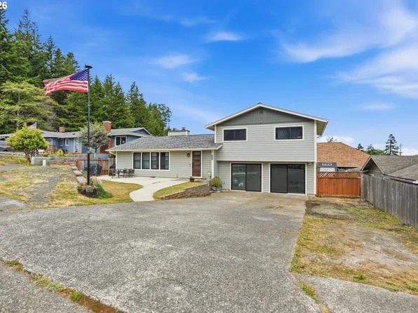 2220 Maine Ct, North Bend, OR 97459