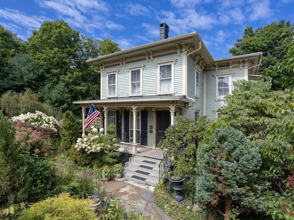 1 High St, Haydenville, MA 01039
