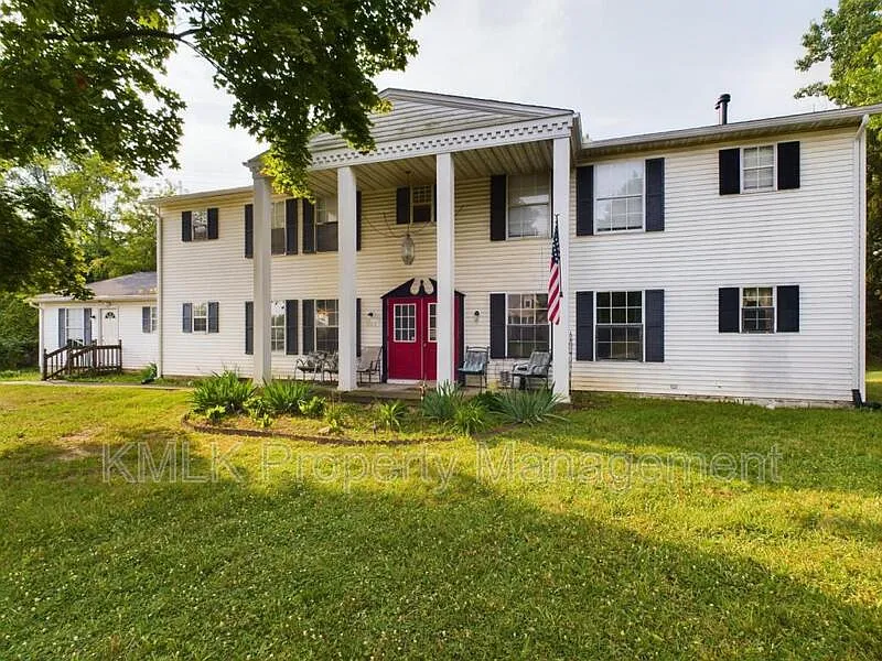 1 bed, 1.0 bath, 784 sqft, $995 — Photo 1