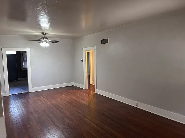 528 E University Blvd — Photo 2