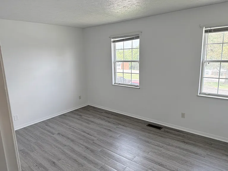 Jersey Ridge Apartments — Photo 19