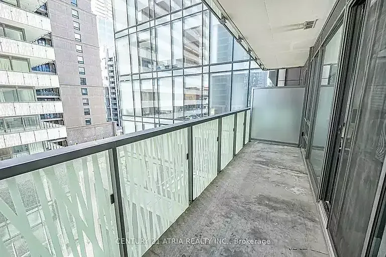 50 Charles St E #609 photo 1