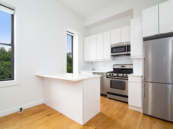 5th image of 31 Prince St #4B