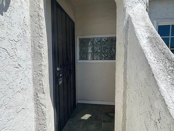 3rd image of 2742 Magnolia Ave