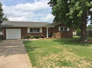 131 Red Bud Dr, Wood River, IL 62095