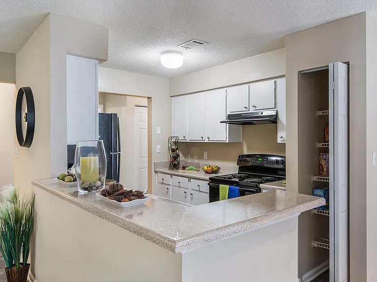 Poplar Place — Photo 8