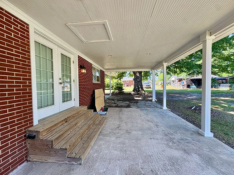 102 N Clarendon Dr — Photo 27