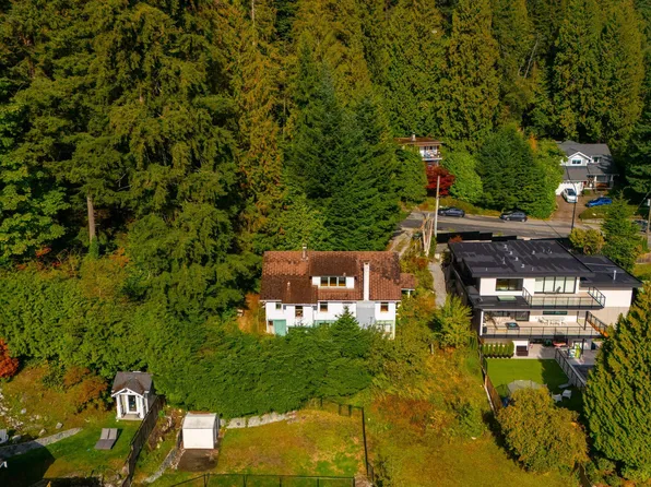 1195 Dempsey Rd, North Vancouver, BC V7K 1S4