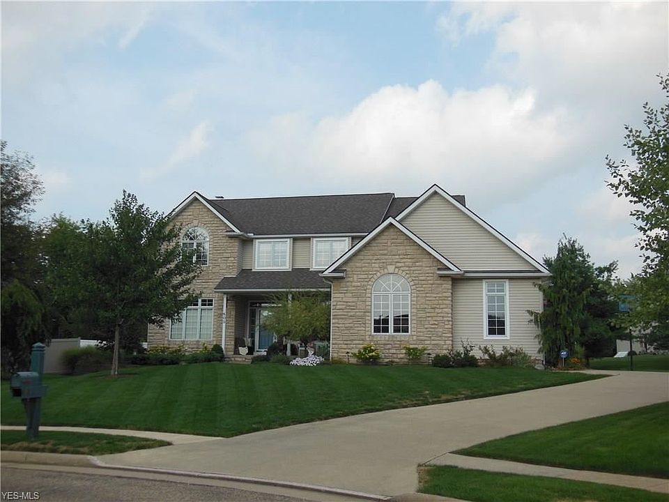 1st image of 805 Park Village Dr