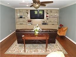 5th image of 231 E Castle Harbour Dr