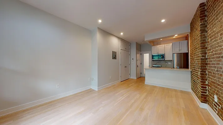 Rented by Bond New York | media 5