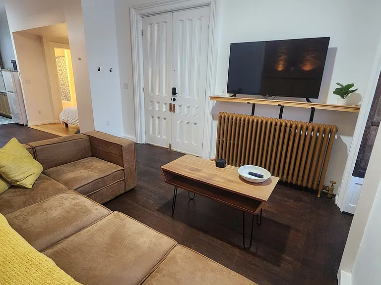 484 Madison Ave #1 — Photo 2