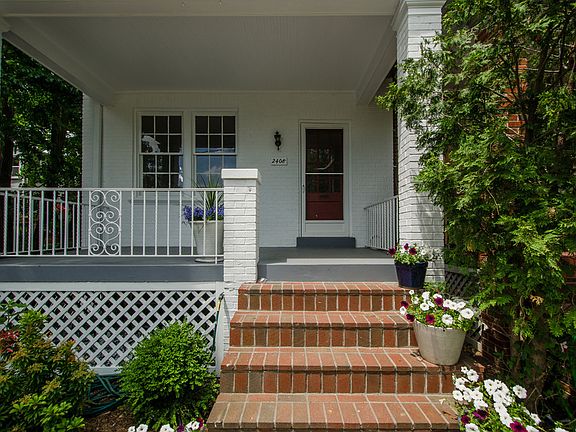 Welcoming front sitting porch
