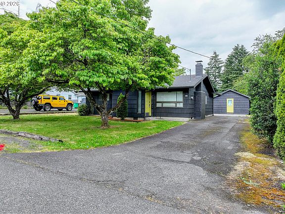 5th image of 124 NE 143rd Ave