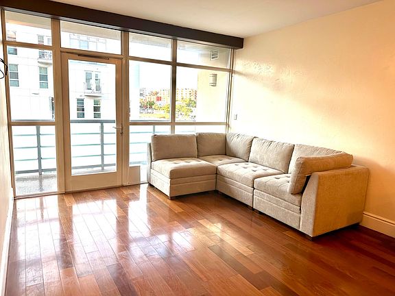 4th image of 550 15th St Unit 504
