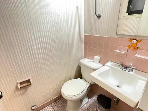 120-32 5th Ave, College Pt, NY 11356