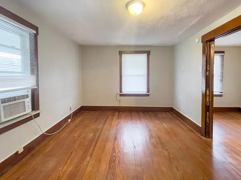1405 W Jackson St — Photo 11