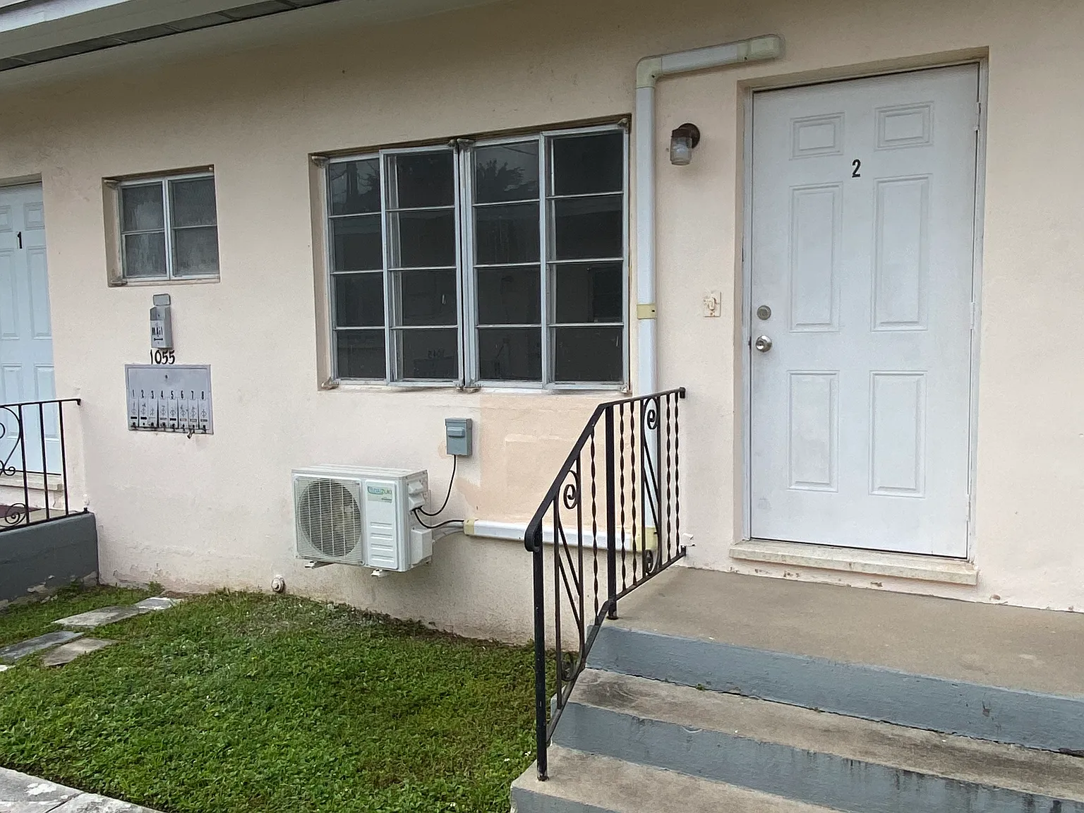 1045 SW 5th St — Photo 1