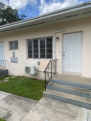 1045 SW 5th St #11 Photo 1