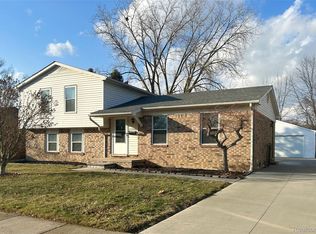 22448 Armstrong Ave, Brownstown, MI 48193