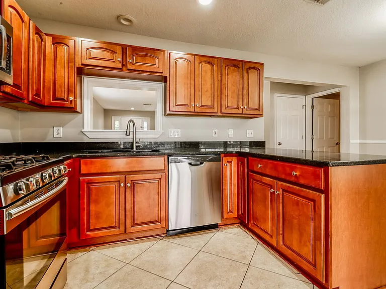 1806 Horsechestnut Ct — Photo 9