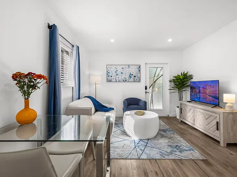 836 SW 4th Ave — Photo 5